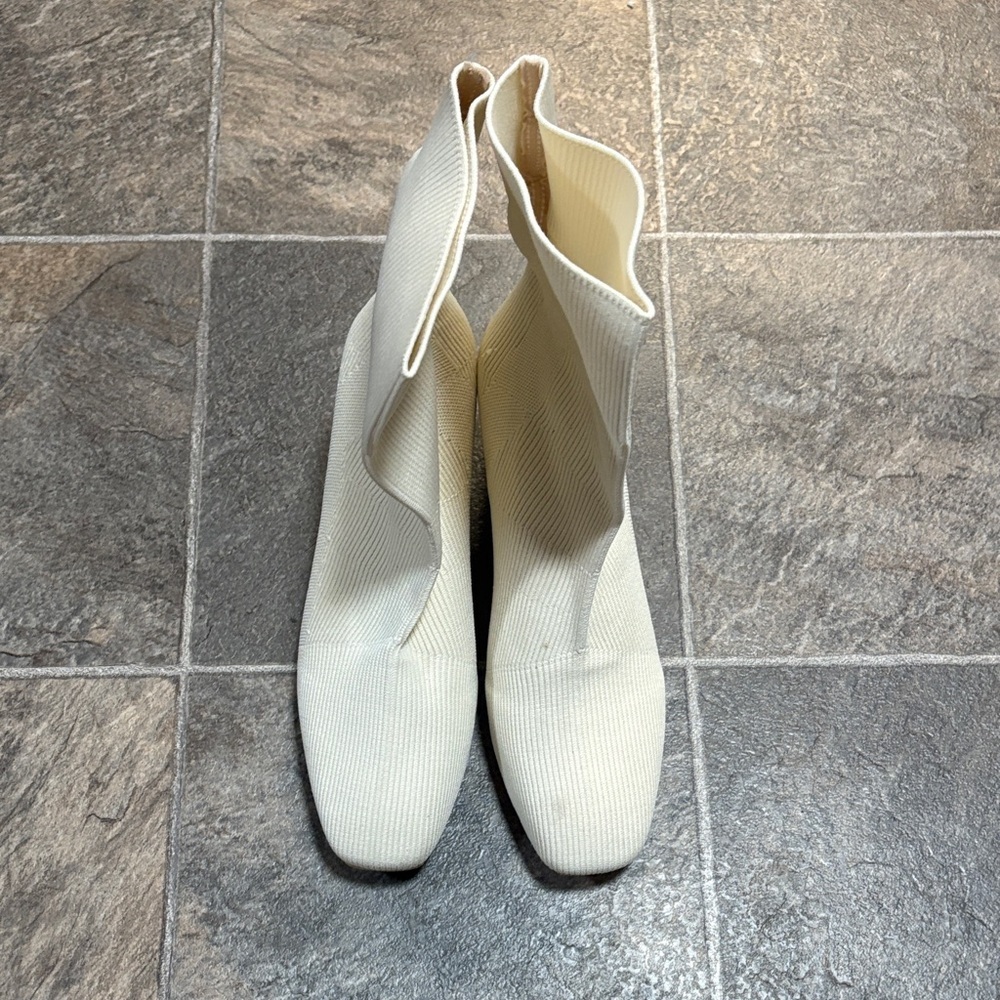 Elegant Women's Cream Heeled Boots